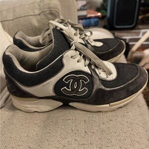 CHANEL AUTHENTIC Monochrome Athletic Shoes SNEAKERS